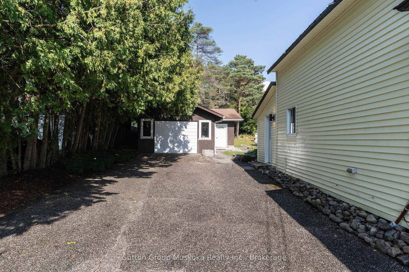 11 Silver St, Huntsville, P1H 1M2 | Image 2