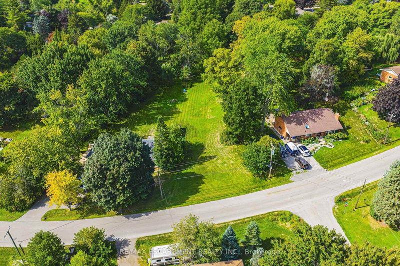 24 Rosebough St, Hamilton, L9H 5C5 | Image 2