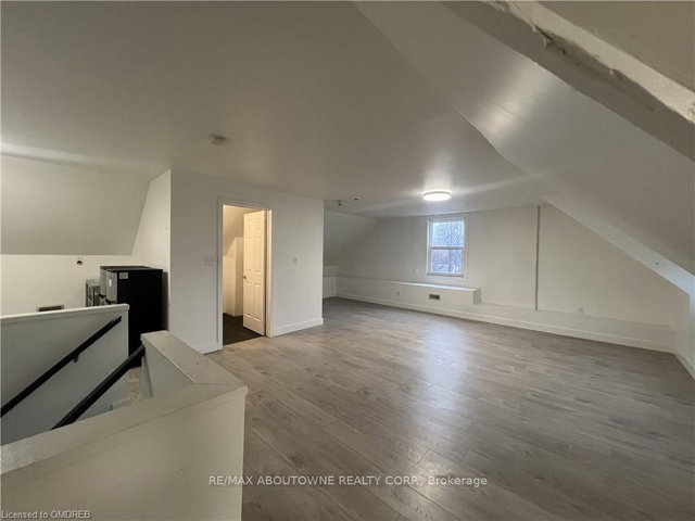 3 - 49 fairleigh Avenue S