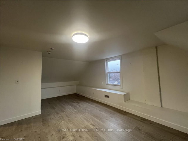 3 - 49 fairleigh Avenue S