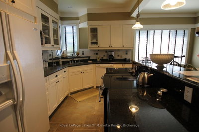 Unit V  3, W 5 — 1020 BIRCH GLEN Road — photo 2