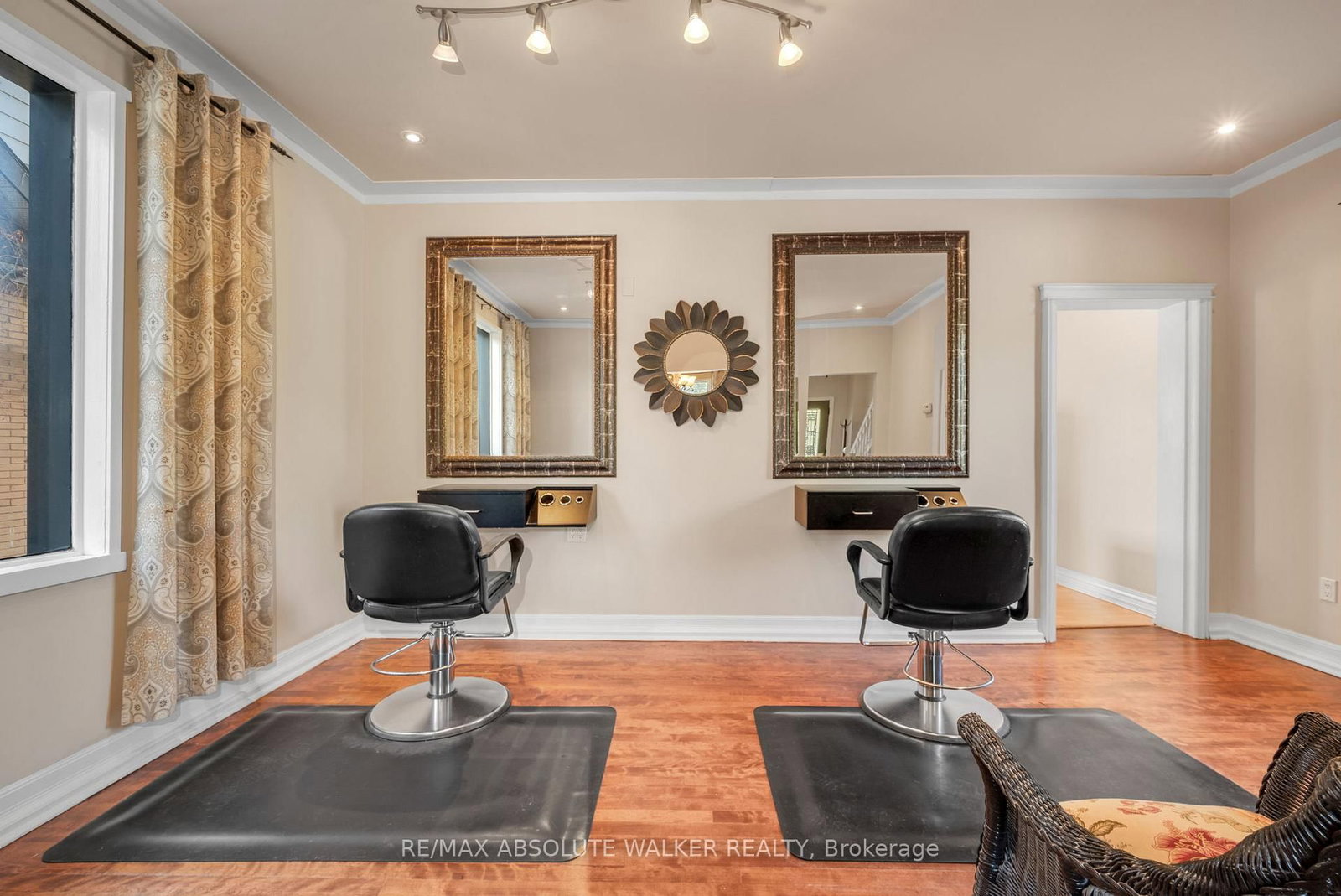 383 Danforth Avenue - Photo 11