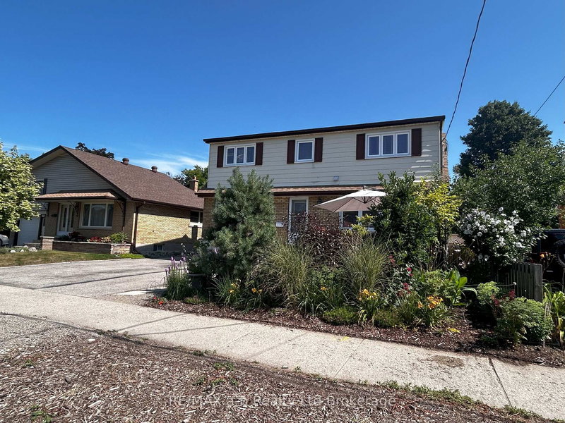 476 Prospect Ave, Kitchener, N2A 1E1 | Image 2