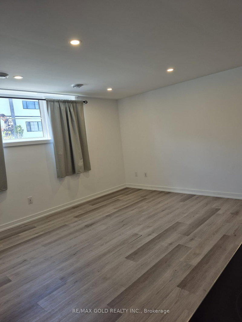 812 - 4263 Fourth Ave, Niagara Falls, L2E 0C2 | Image 3