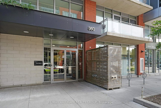 Penthouse 804 - 360 Mcleod Street