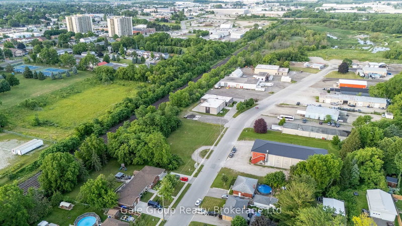 877 Dufferin St, Woodstock, N4S 1Y8 | Image 2