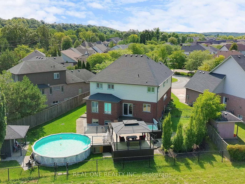 26 Matthews Crt, St. Catharines, L2S 4C4 | Image 3