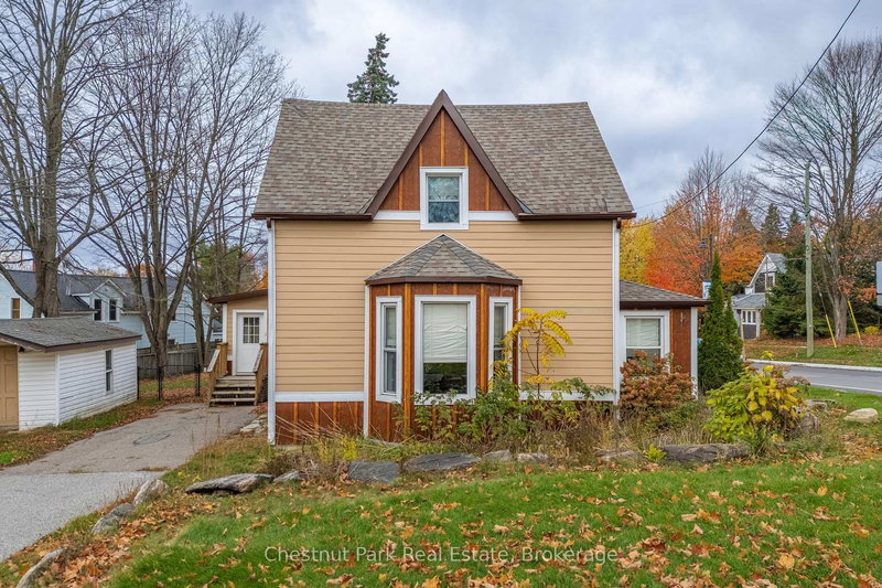 615 Bay St, Gravenhurst, P1P 1G8 | Image 2