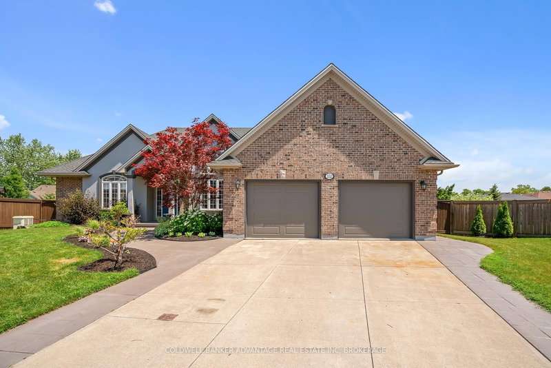 152 Redwood Crt, Welland, L3C 7C4 | Image 2