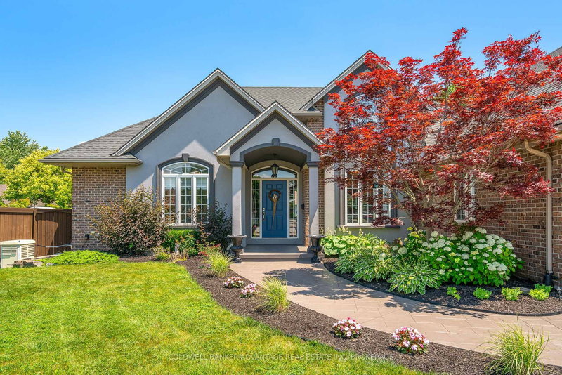 152 Redwood Crt, Welland, L3C 7C4 | Image 3