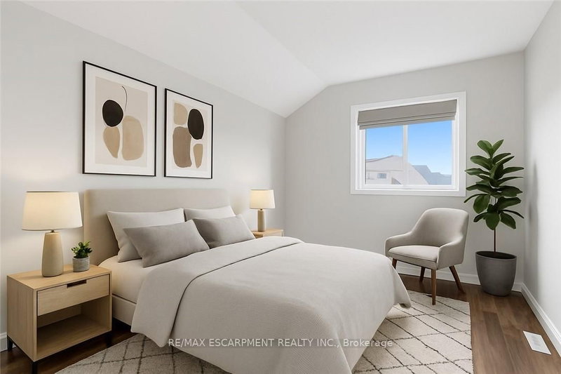 2 - 2 WINDSOR St, Hamilton, L8R 2G8 | Image 2