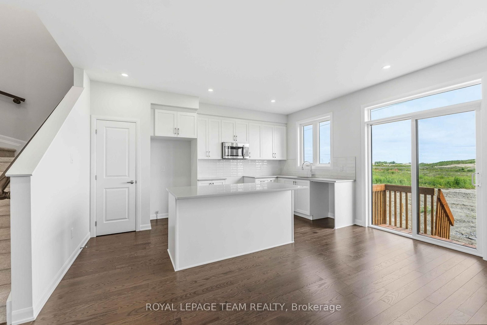 764 Fairline Row • Kanata, ON photo 5
