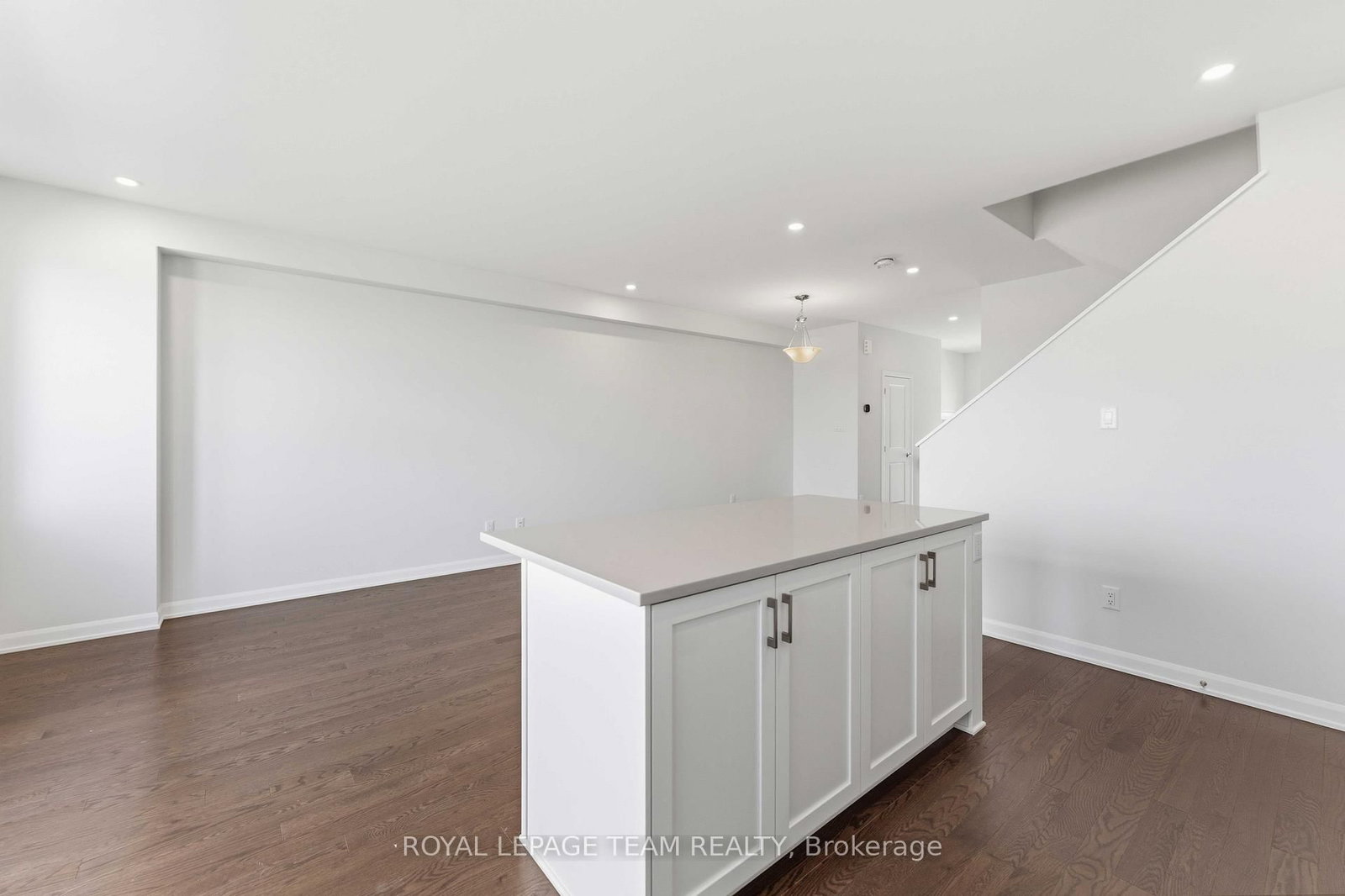 764 Fairline Row • Kanata, ON photo 9