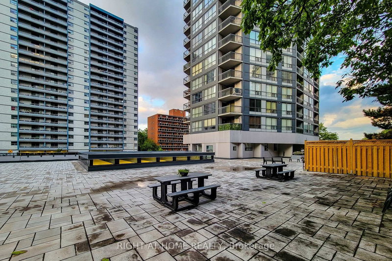 601 - 150 Charlton Ave E, Hamilton, L8N 3X3 | Image 2