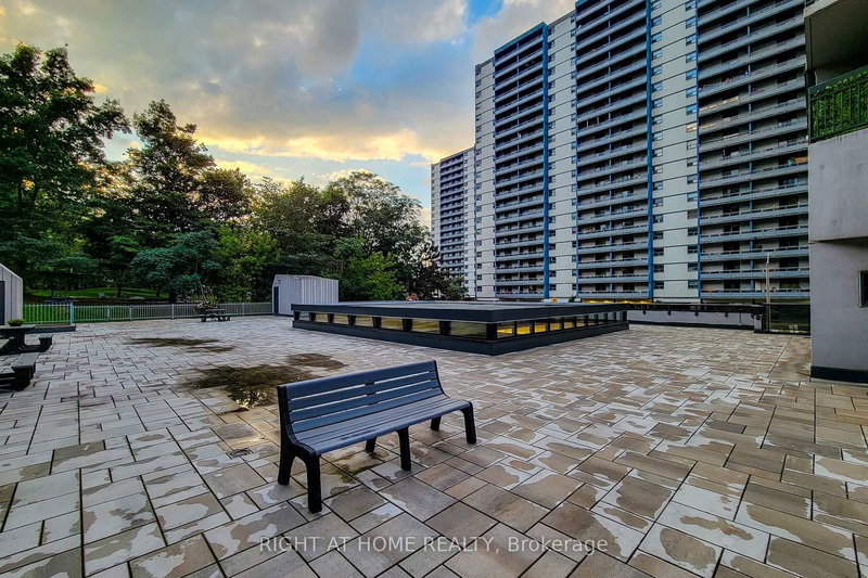 601 - 150 Charlton Ave E, Hamilton, L8N 3X3 | Image 3