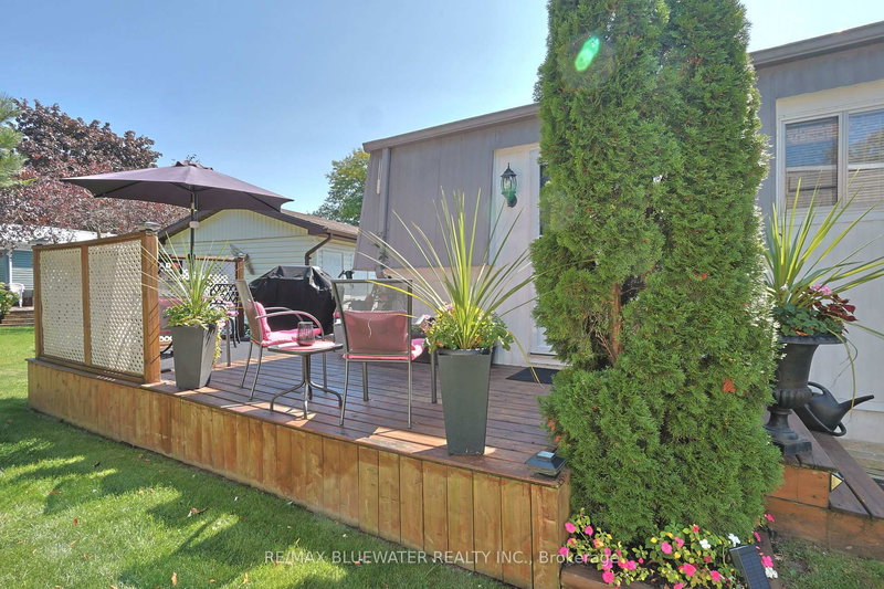 208 Biltmore Dr, South Huron, N0M 1T0 | Image 2