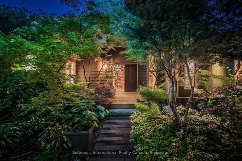 348 Browning Pl, Waterloo, N2L 2W3 | Image 2