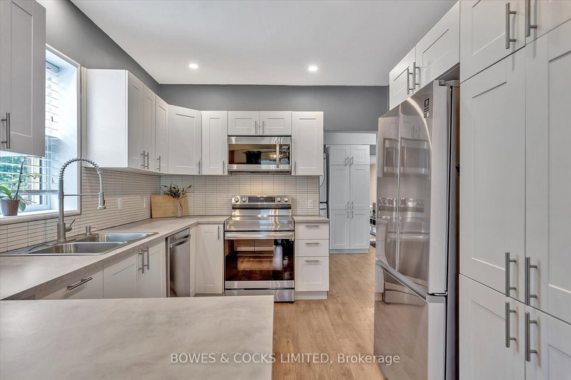 121 Durham St W, Kawartha Lakes, K9V 2R3 | Image 2