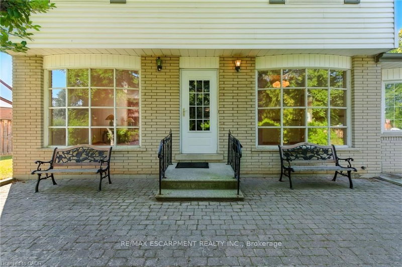 18 Jasper Dr, Hamilton, L8G 2S7 | Image 2