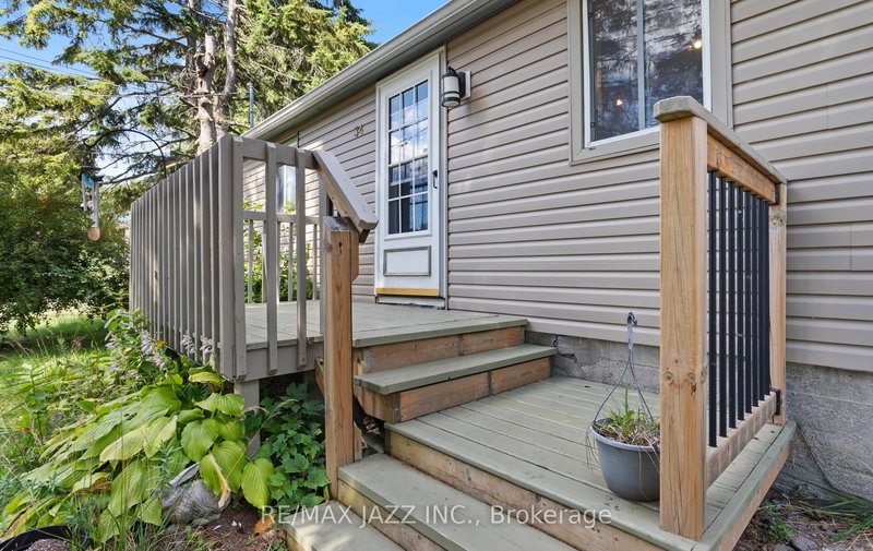 34 Fawcette Ave E, Prince Edward County, K0K 2T0 | Image 2