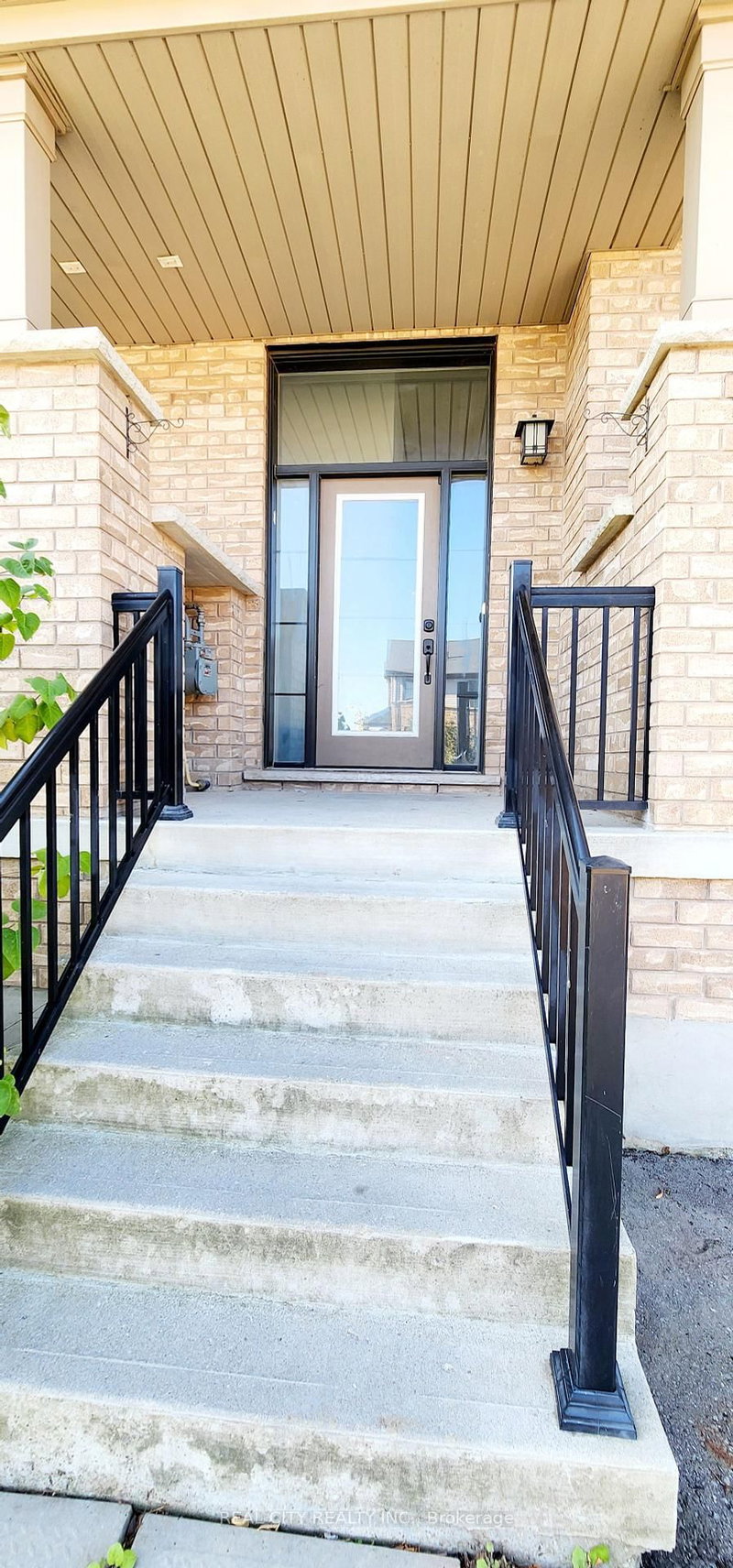 26 Crafter Cres, Hamilton, L8J 0H6 | Image 3