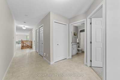 31 Honeysuckle Drive — photo 4