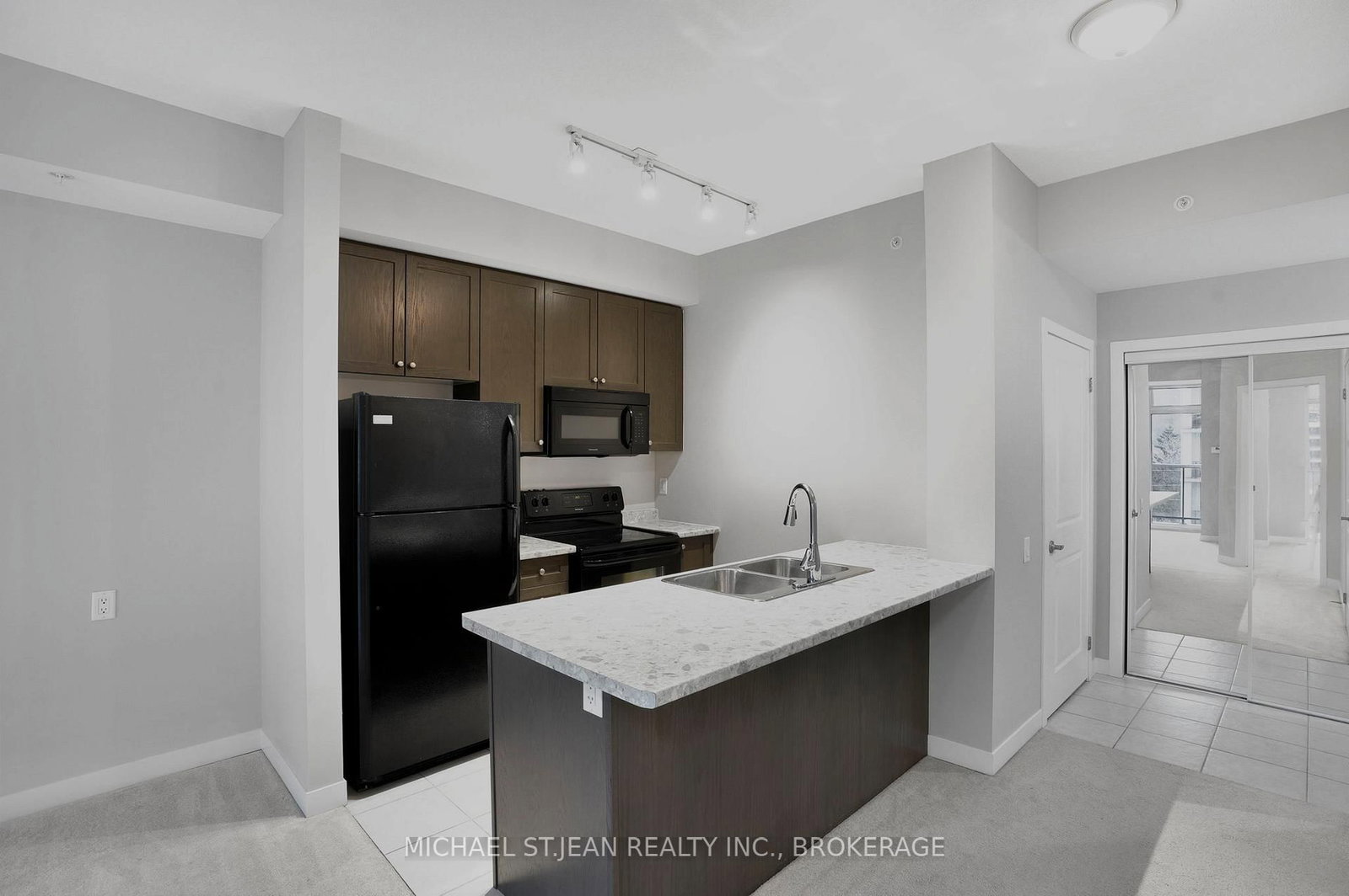 85 Robinson Street, Unit 702 - Photo 18