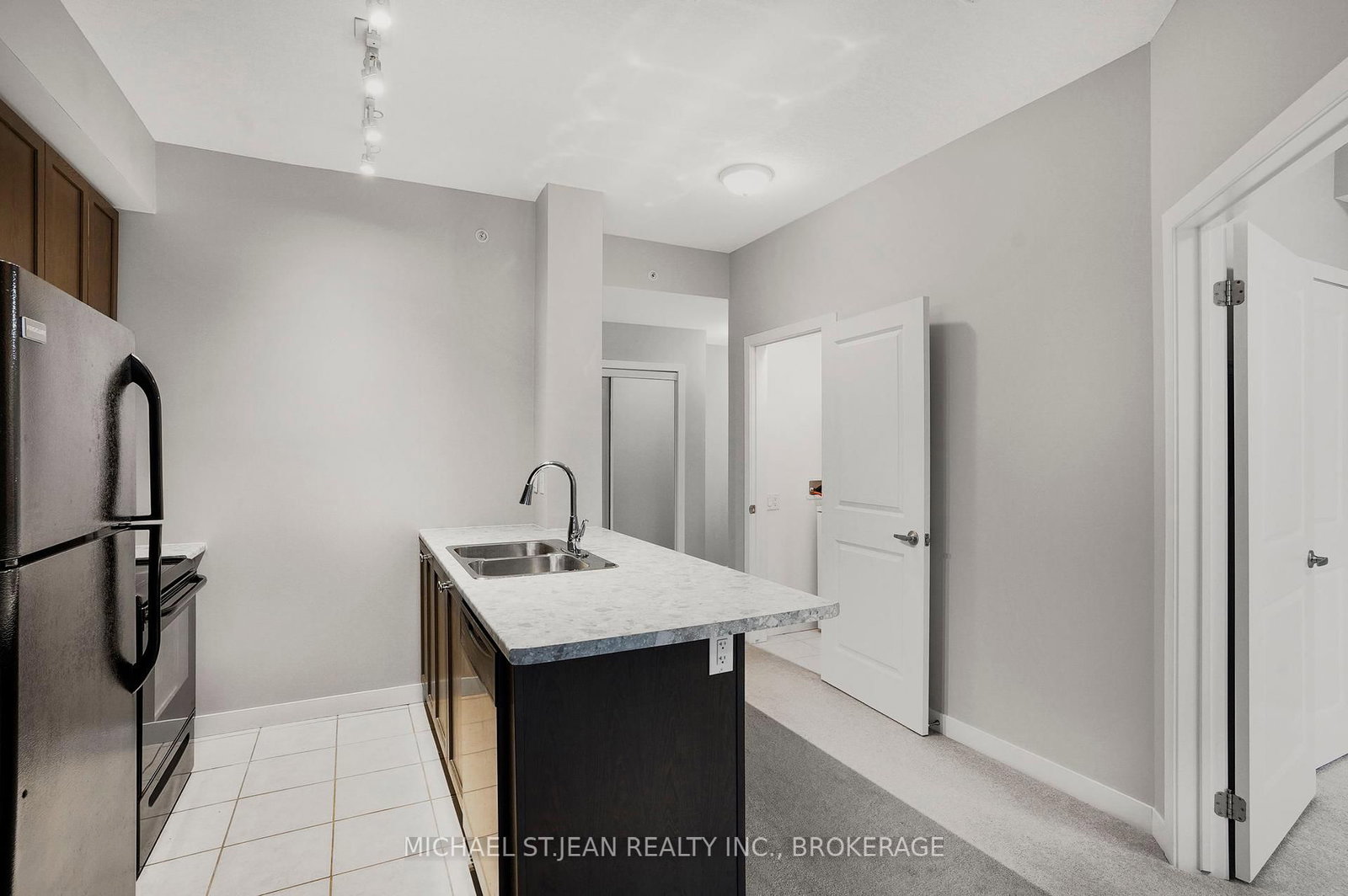 85 Robinson Street, Unit 702 - Photo 19