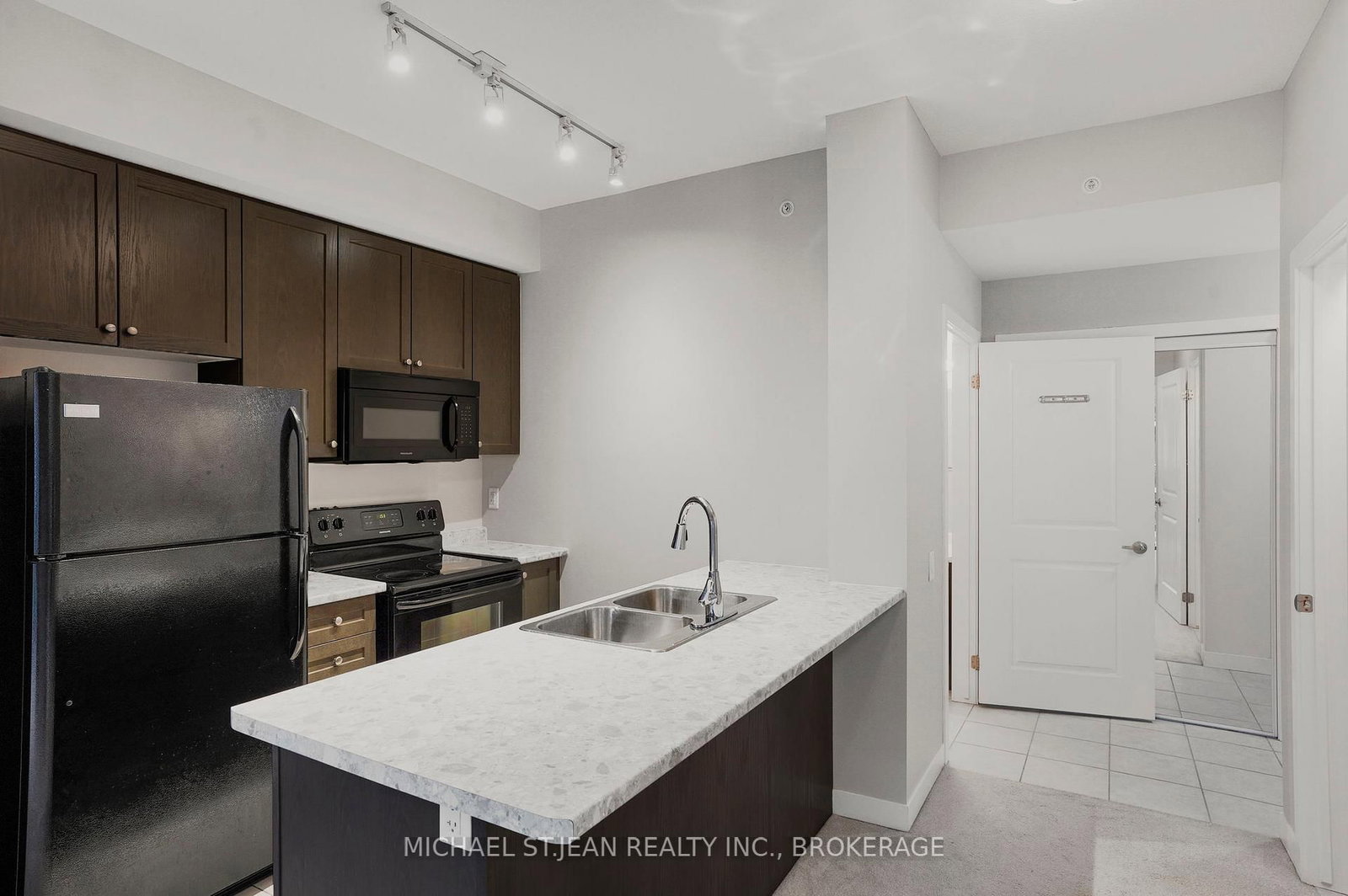 85 Robinson Street, Unit 702 - Photo 20