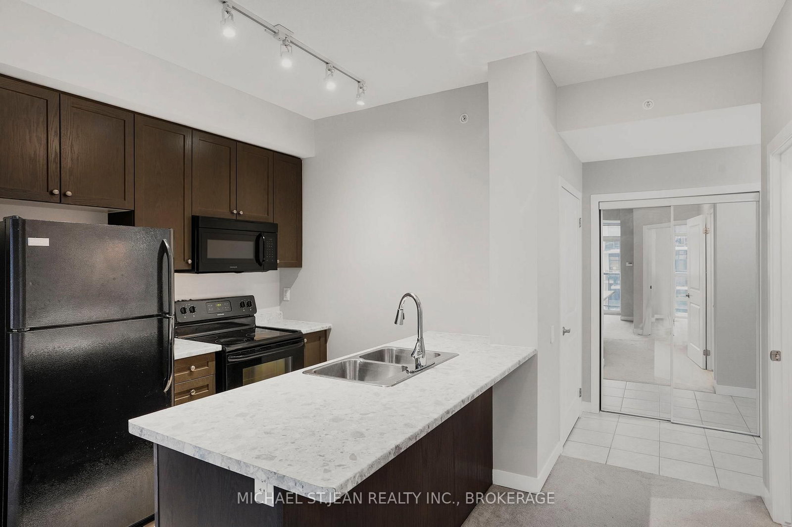 85 Robinson Street, Unit 702 - Photo 22