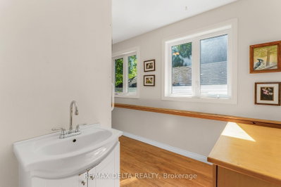 487 Allan Street — more photos
