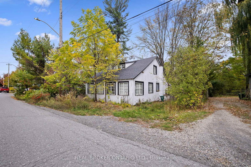 229 BRITANNIA Rd, Ottawa, K2B 5X1 | Image 2