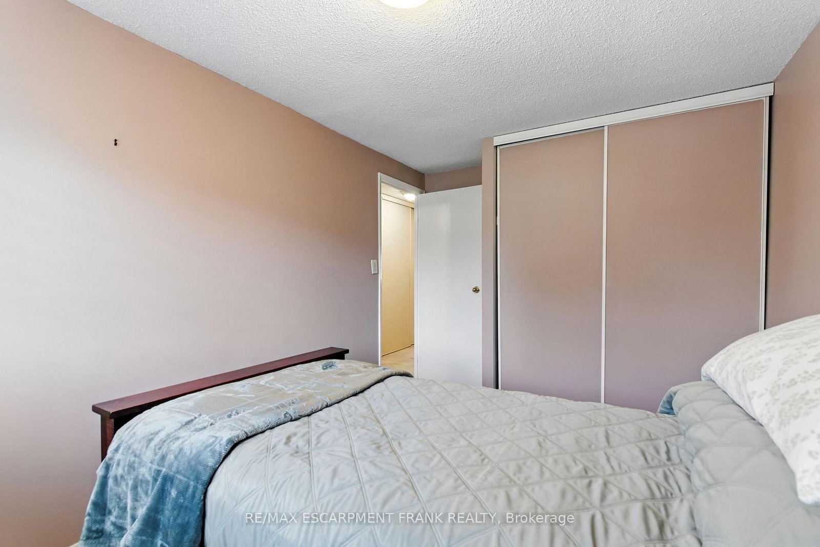 Townhouse for sale at 73-145 Rice Avenue, Hamilton, Ontario, L9C 6R3 - Fessenden - MLS: X12410300