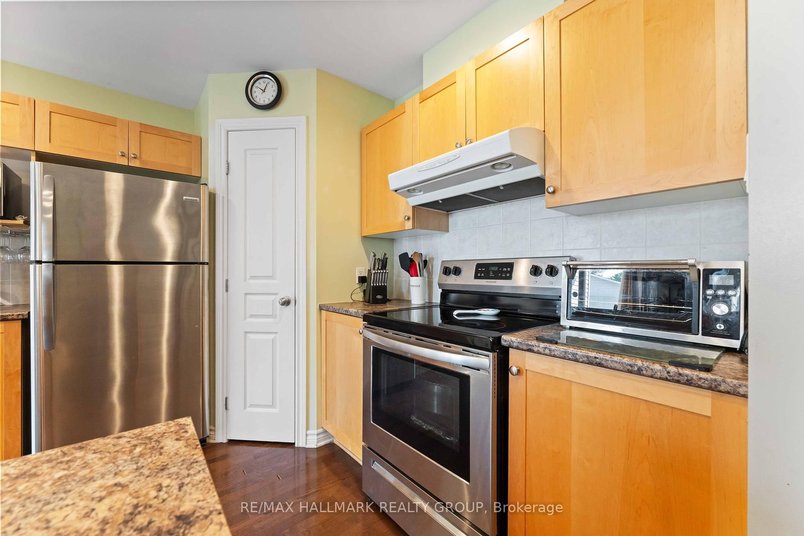 Listing Image 7