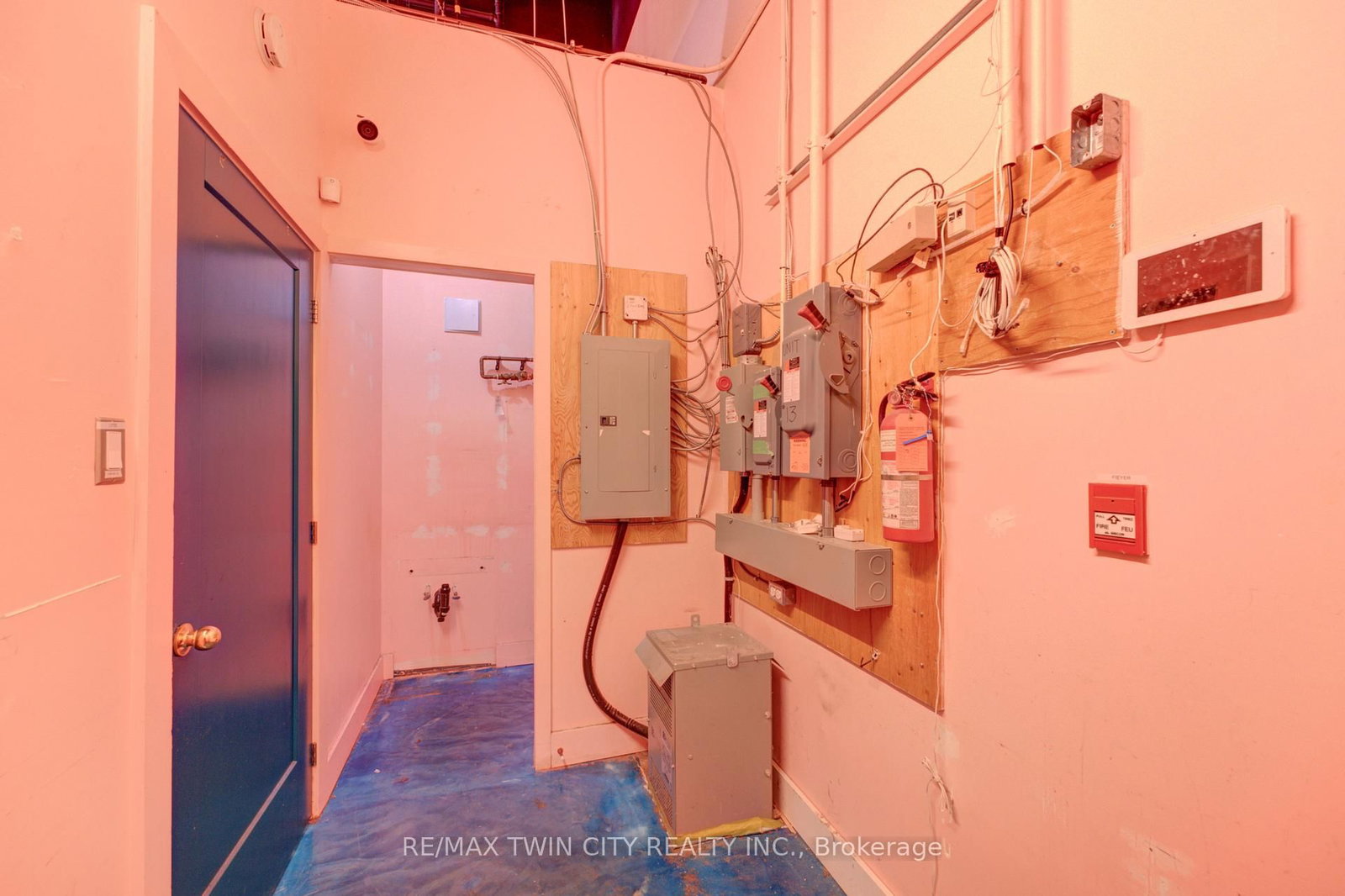 320 Colborne Street W, Unit 13 - Photo 17