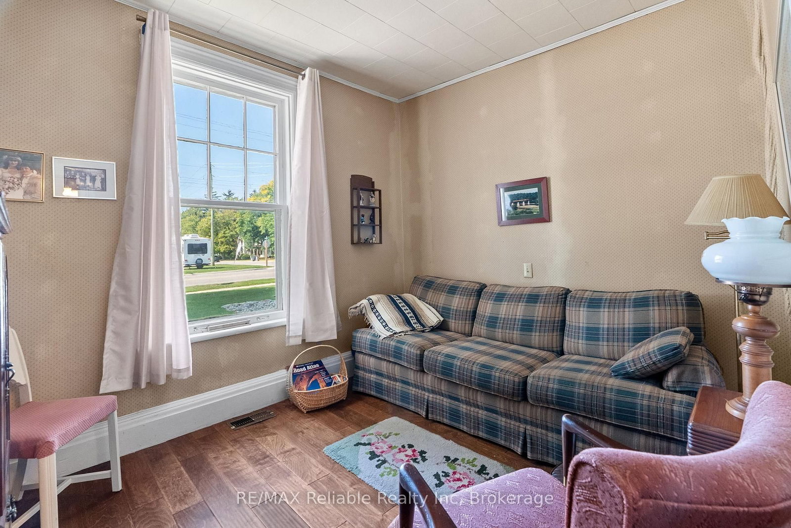 Listing Image 10