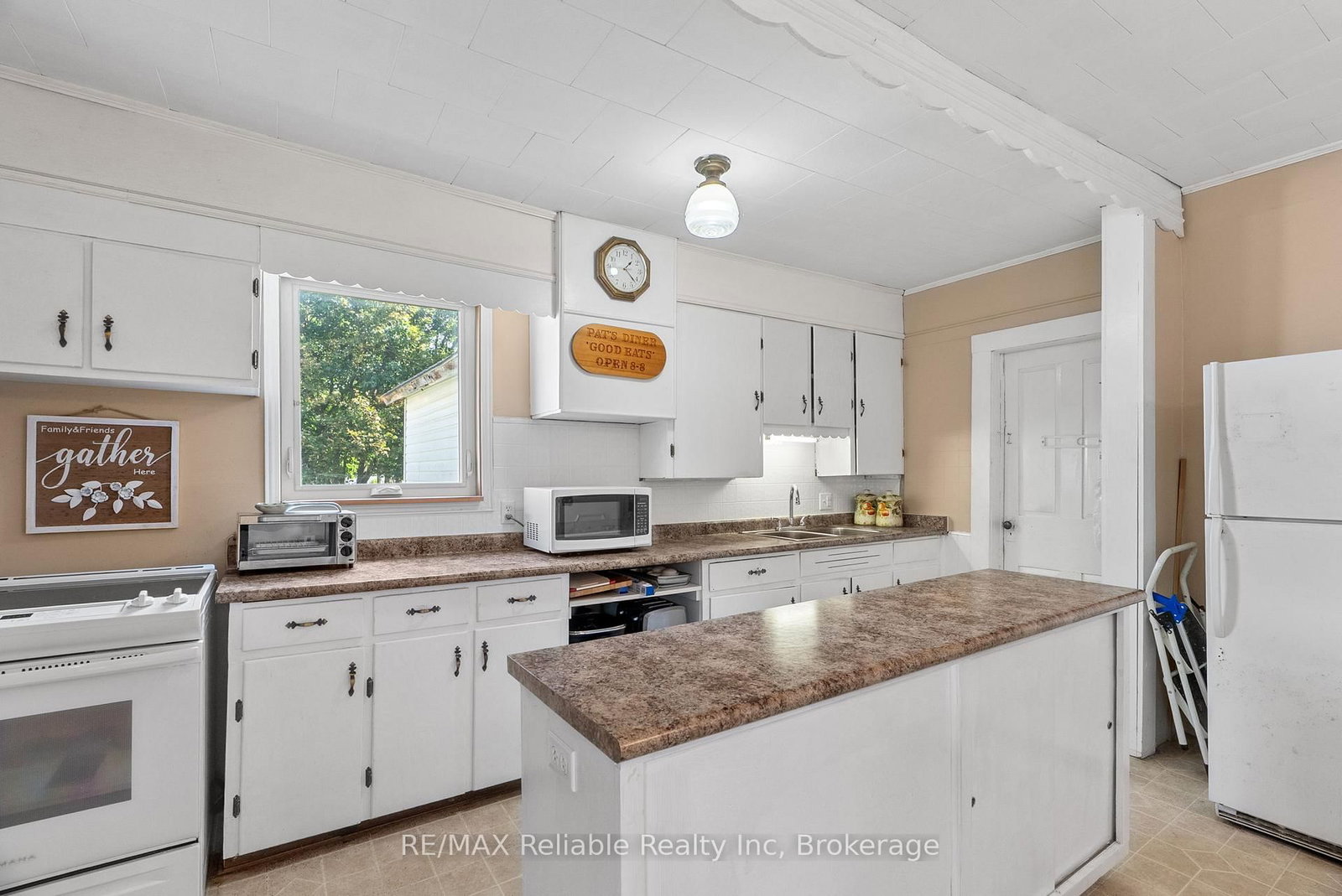 Listing Image 18