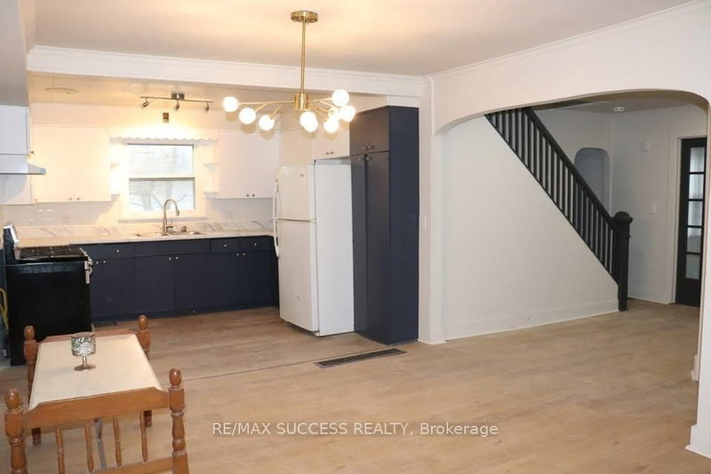 192 Lincoln Rd W, Fort Erie, L0S 1B0 | Image 2