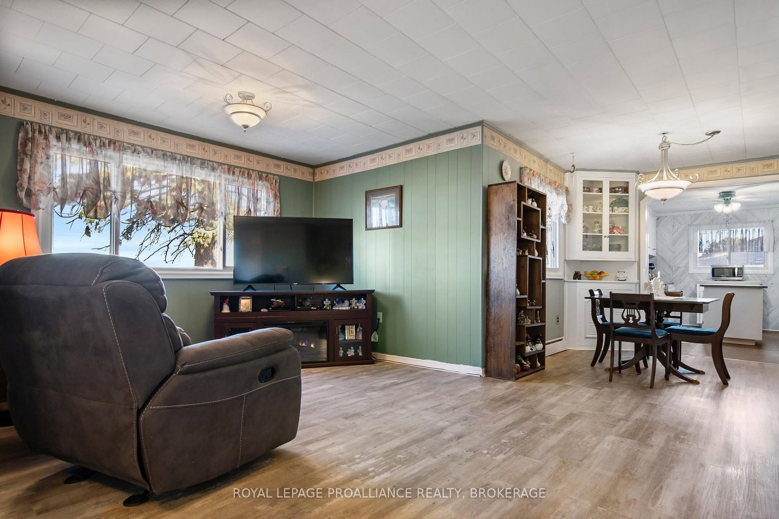 Listing Image 7