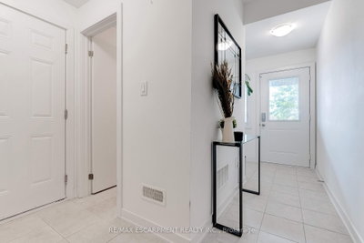 Unit 46 — 590 North Service Road — photo 3