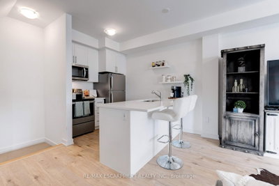 Unit 46 — 590 North Service Road — more photos