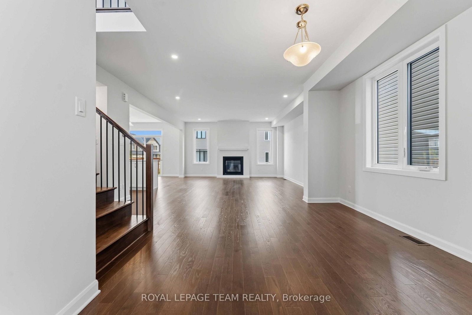 920 Locomotion Lane • Kanata, ON photo 4