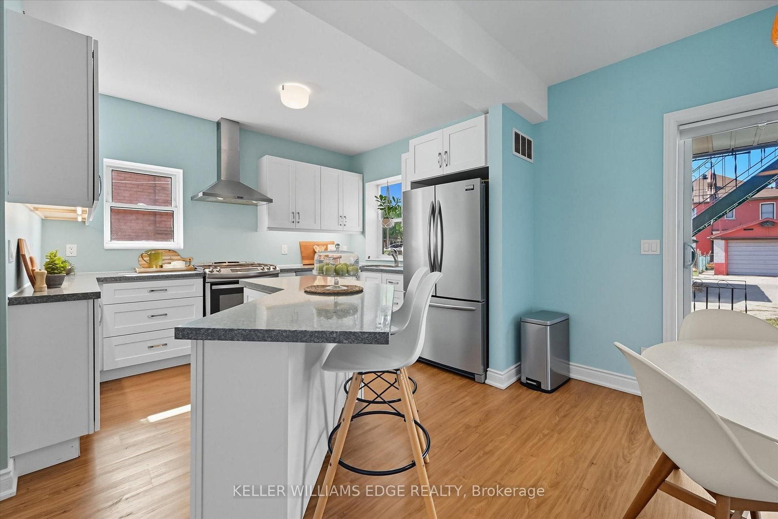 Listing Image 7