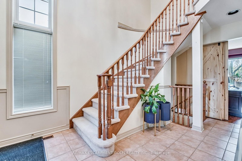 113 Meadowlands Blvd, Hamilton, L9K 1H8 | Image 2