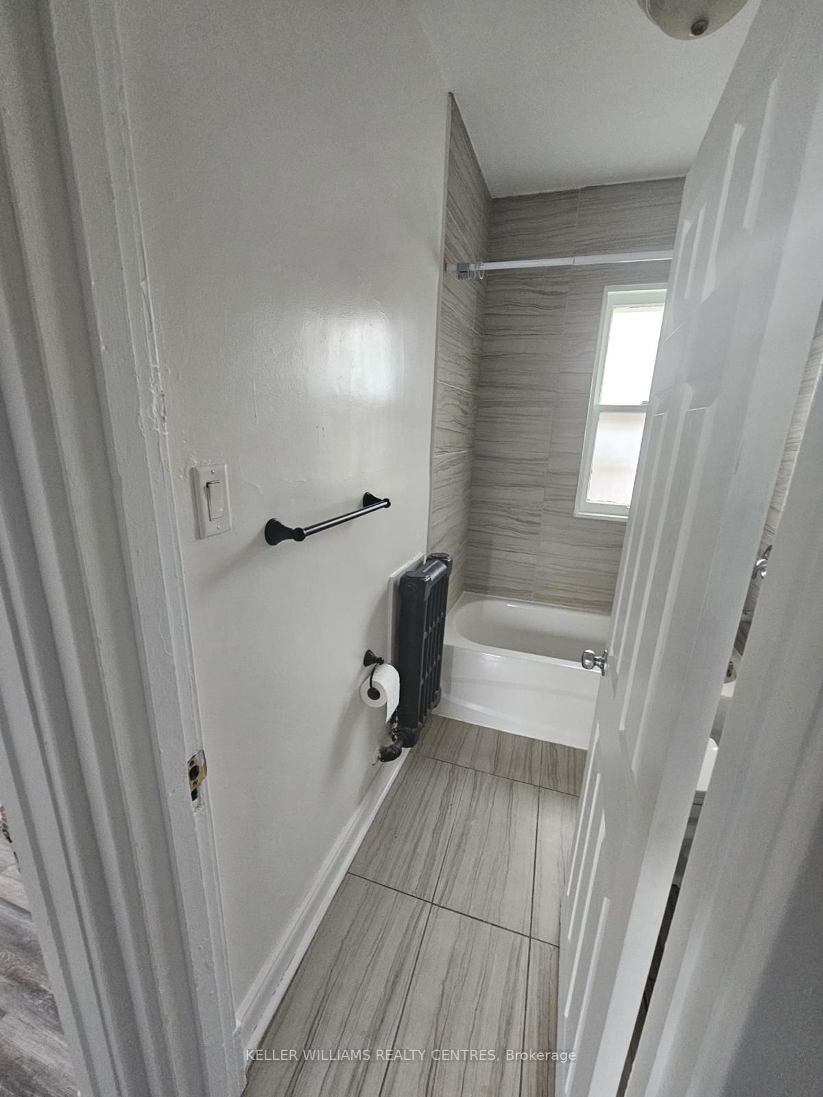 Semi-Detached House for lease at 5-991 Main Street, Hamilton, Ontario, L8M 1N3 - Crown Point - MLS: X12425286