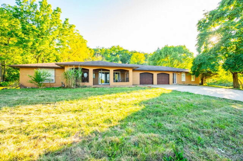 37 Bartlett Ave, Grimsby, L3M 5G6 | Image 2