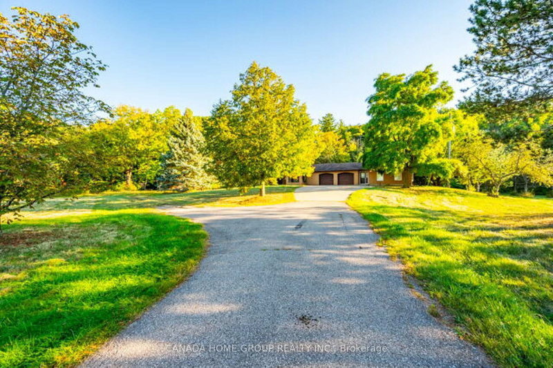 37 Bartlett Ave, Grimsby, L3M 5G6 | Image 3