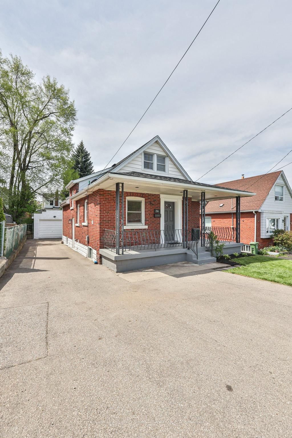 Listing photo 3