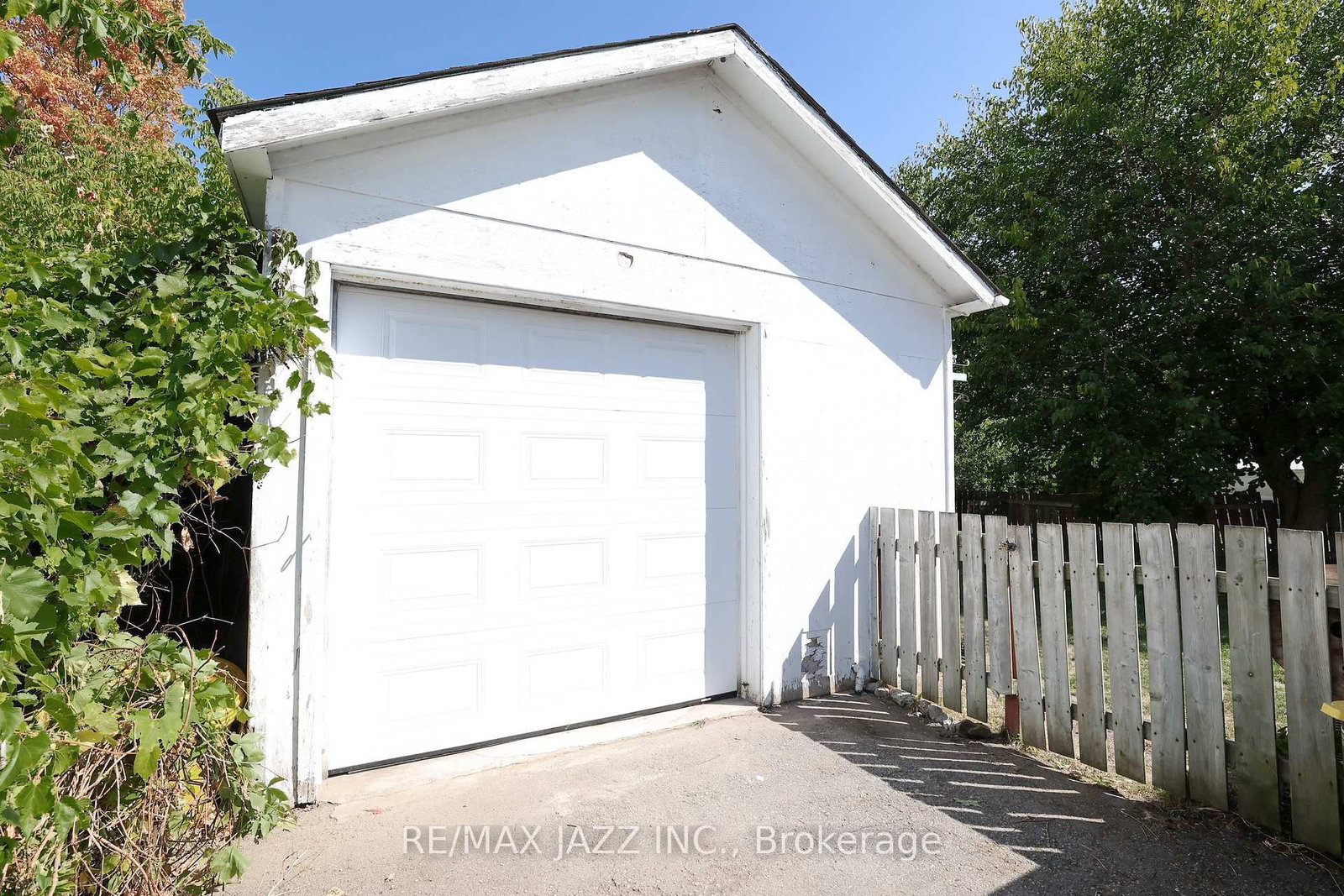 Listing Image 11