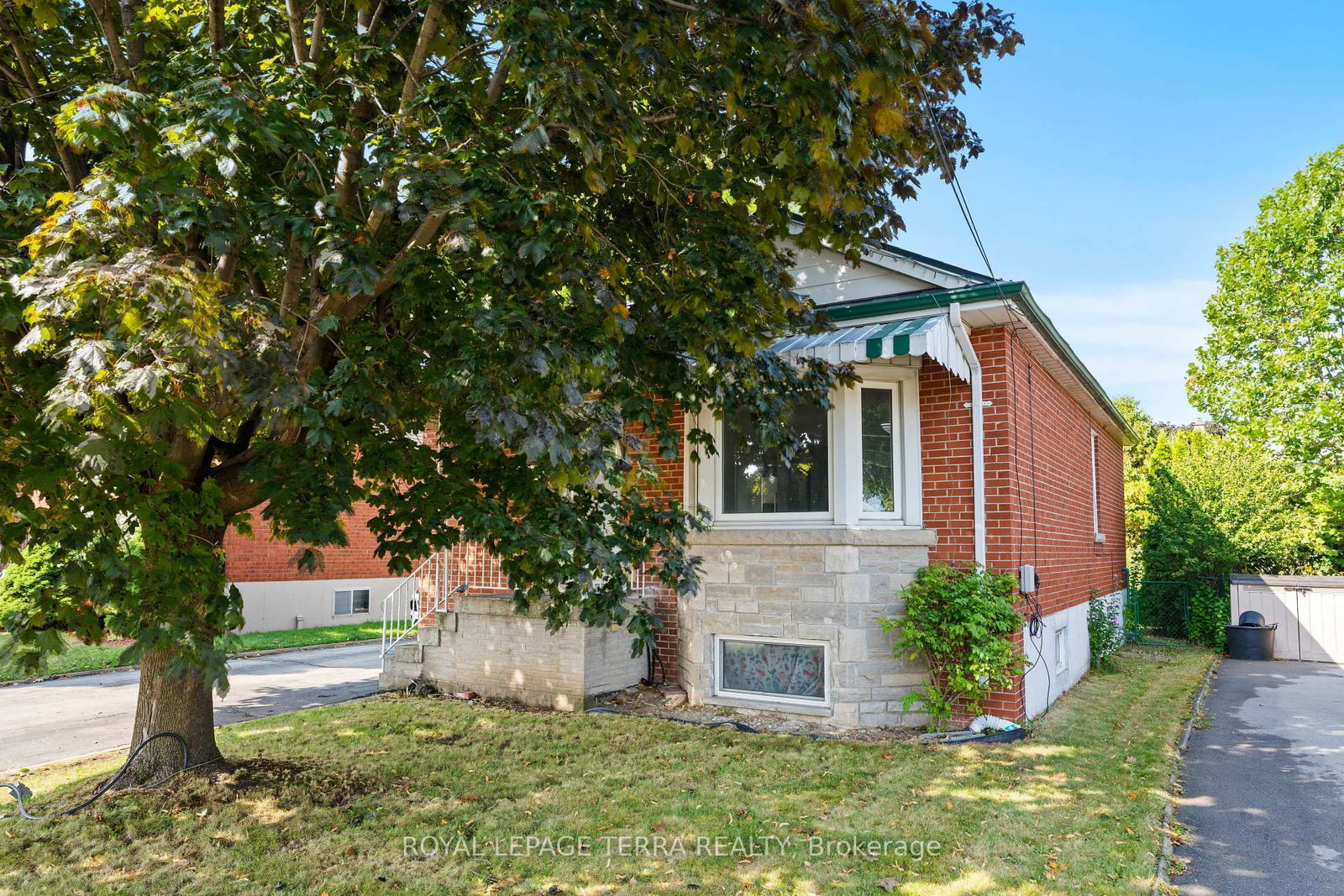 Listing Image 4